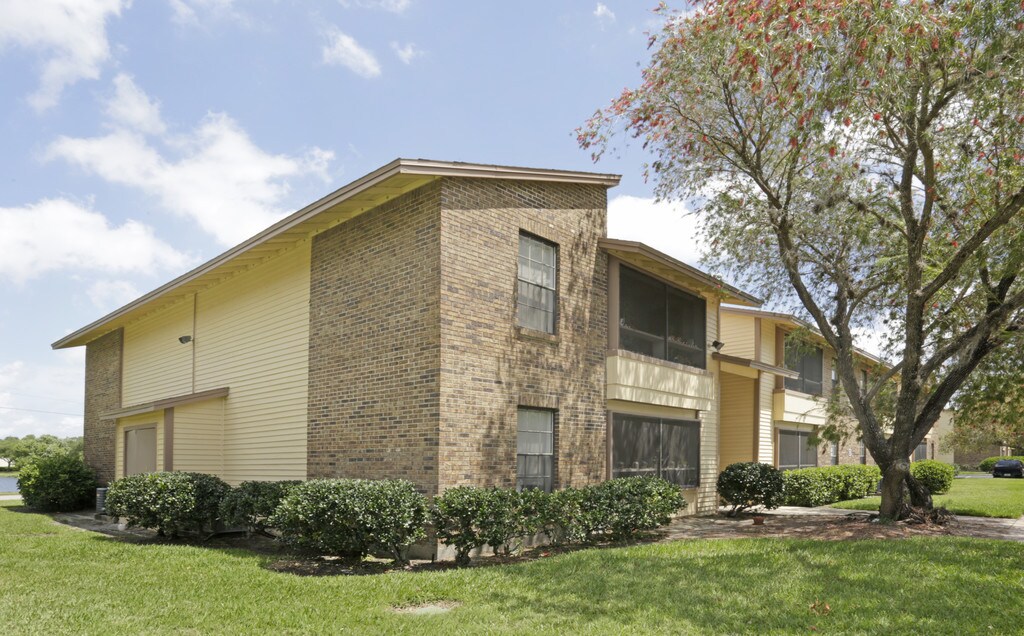 Oaks Of Lakebridge Community Ormond Beach, FL Apartments