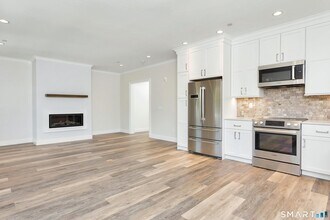 1958 Post Rd in Darien, CT - Building Photo - Building Photo