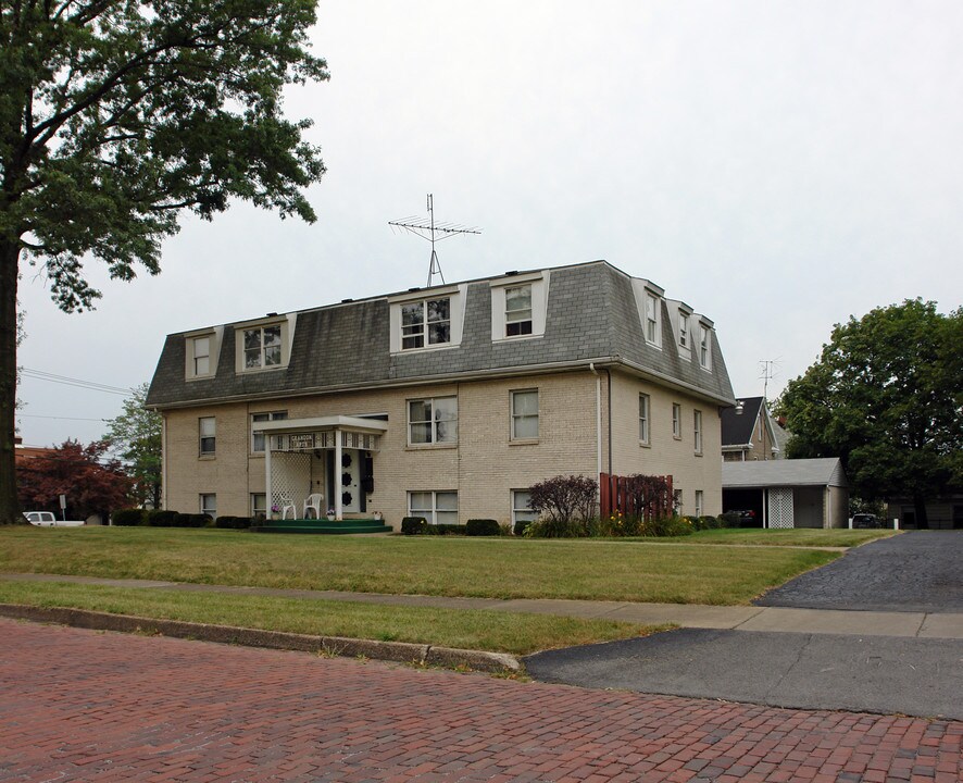 12 N Crandon Ave in Niles, OH - Building Photo