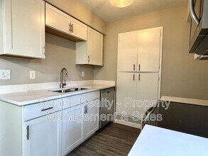 1295 Mathis Ferry Rd in Mount Pleasant, SC - Building Photo - Building Photo