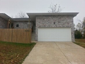3238 W Greenwood St in Springfield, MO - Building Photo - Building Photo