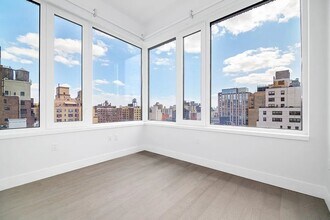 200 E 23rd St, Unit 14G in New York, NY - Building Photo - Building Photo