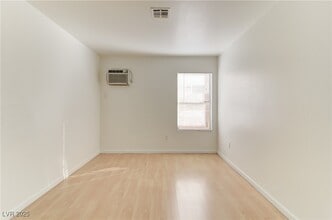 2616 Island Brook Dr in Las Vegas, NV - Building Photo - Building Photo