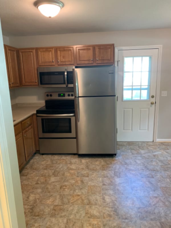 139 S Main St in Laconia, NH - Foto de edificio - Building Photo