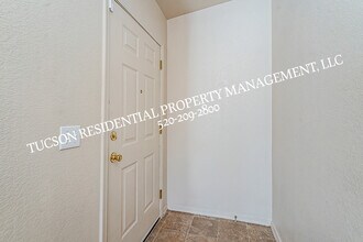5891 E Farmridge Dr in Tucson, AZ - Building Photo - Building Photo