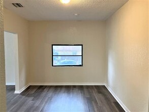 37411 Magnolia Ave in Dade City, FL - Foto de edificio - Building Photo