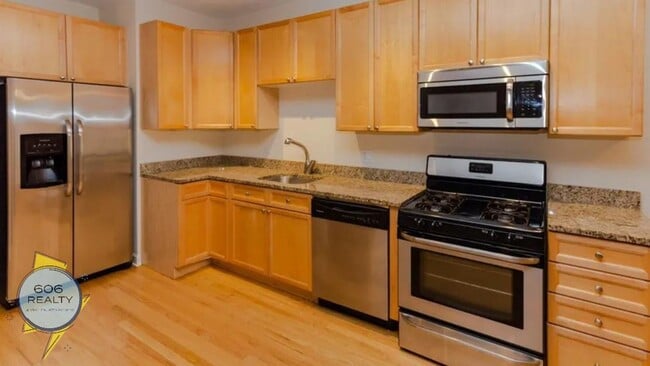 3349 N Clark St, Unit 1 in Chicago, IL - Building Photo - Building Photo
