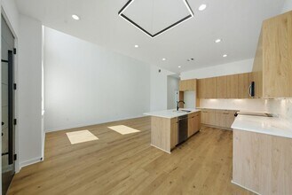 5029 Van Fleet St in Houston, TX - Building Photo - Building Photo