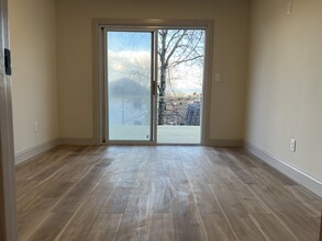 124 Hackensack St, Unit 2 in East Rutherford, NJ - Building Photo - Building Photo