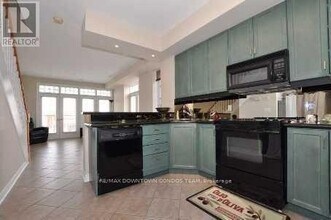 3531 Lake Shore Blvd W in Toronto, ON - Building Photo - Building Photo