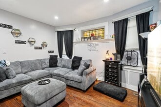 30 Sheffield St, Unit # 1 in Jersey City, NJ - Foto de edificio - Building Photo