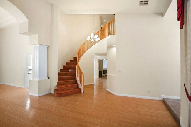 2120 Waterbury Ln in Las Vegas, NV - Building Photo - Building Photo