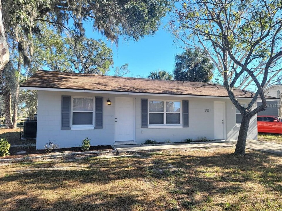 701 Titcomb St in Eustis, FL - Building Photo