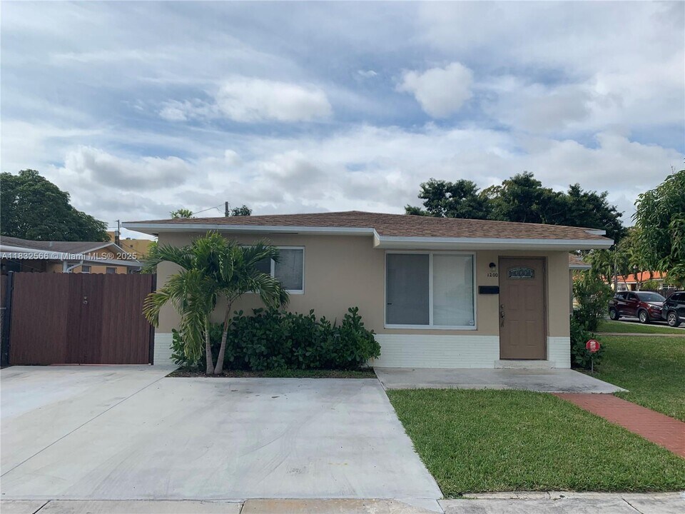 1200 SW 31st Ave in Miami, FL - Building Photo