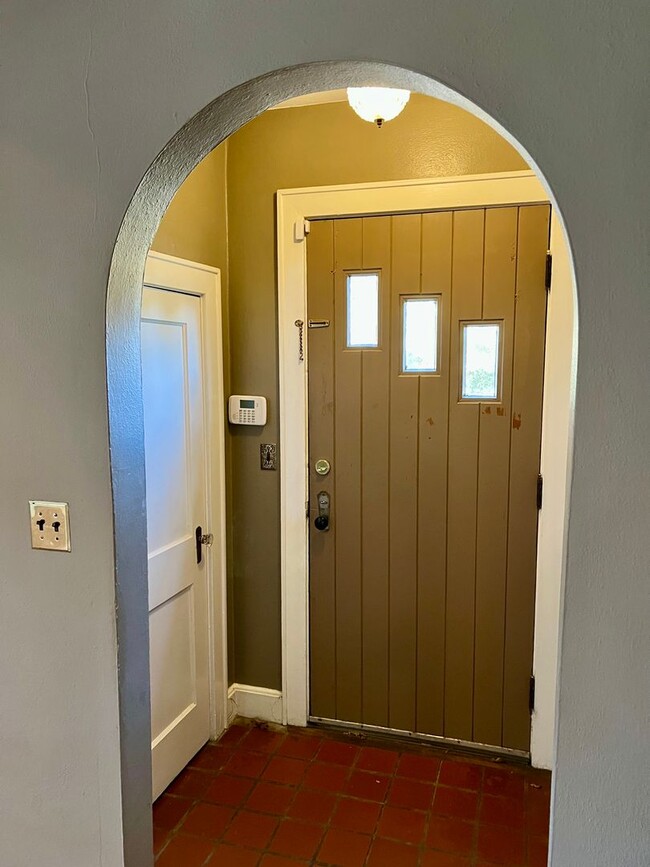 property at 1123 Flint St