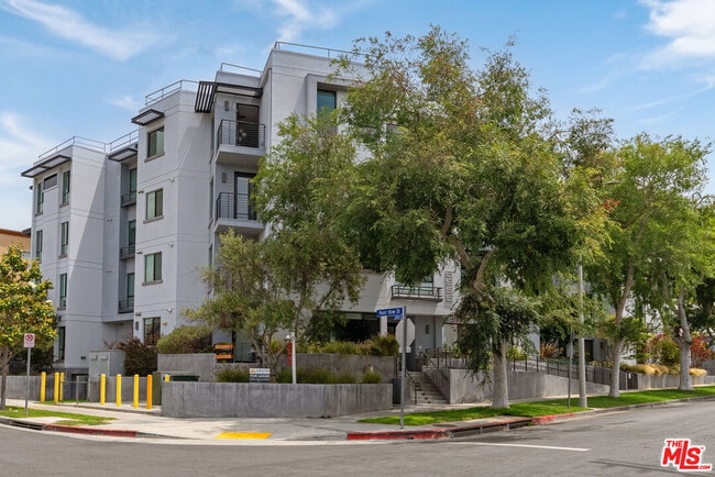 5955 Saturn St in Los Angeles, CA - Building Photo - Building Photo