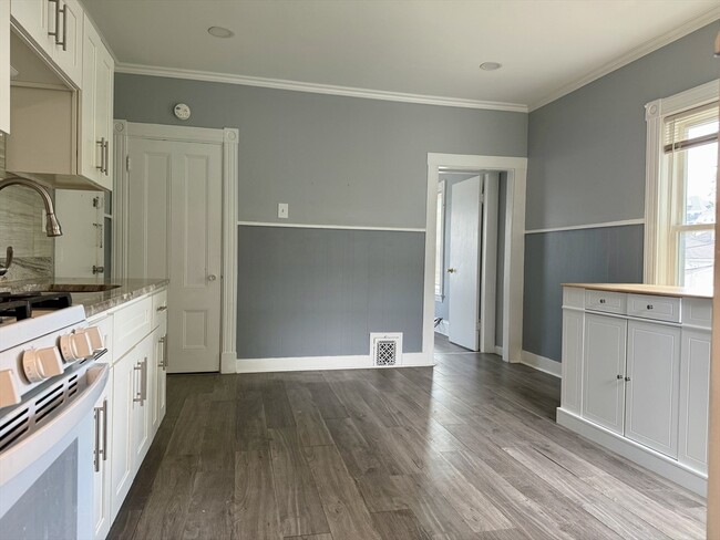 15 Church Ave, Unit 2