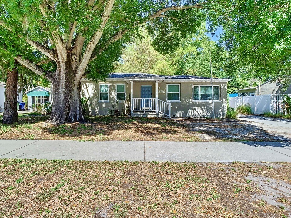 2701 S Manhattan Ave in Tampa, FL - Foto de edificio