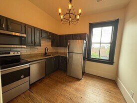 1001 Walnut St in Macon, GA - Building Photo