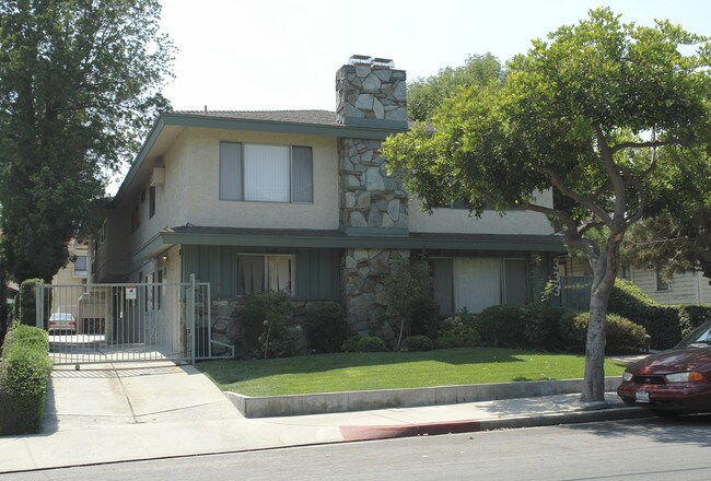 333 N Chapel Ave in Alhambra, CA - Foto de edificio - Building Photo
