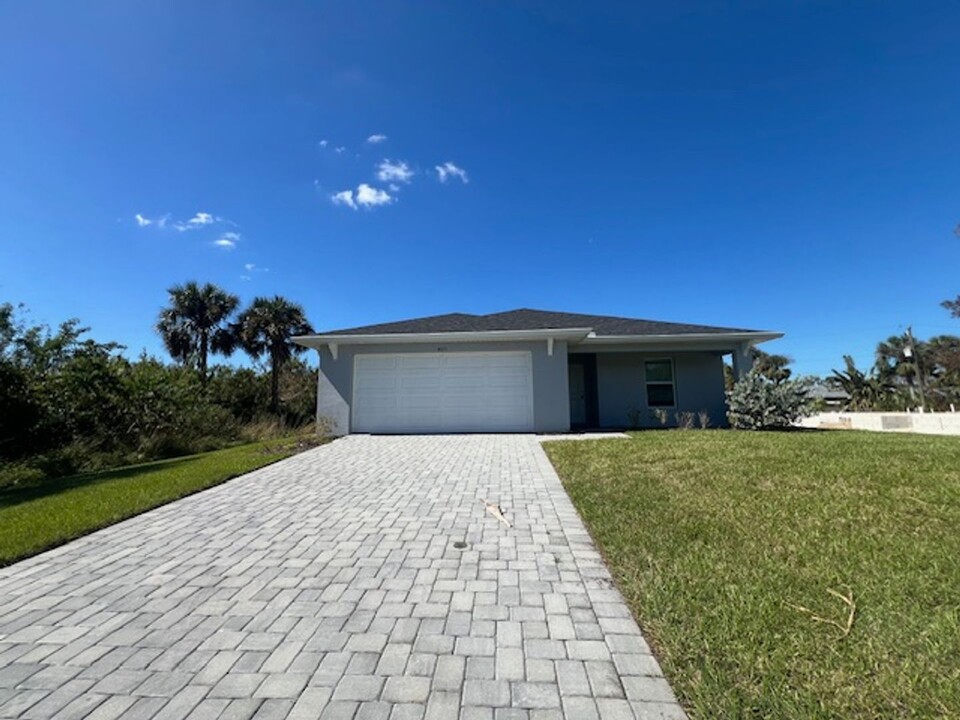 4071 Conestoga St in Port Charlotte, FL - Building Photo