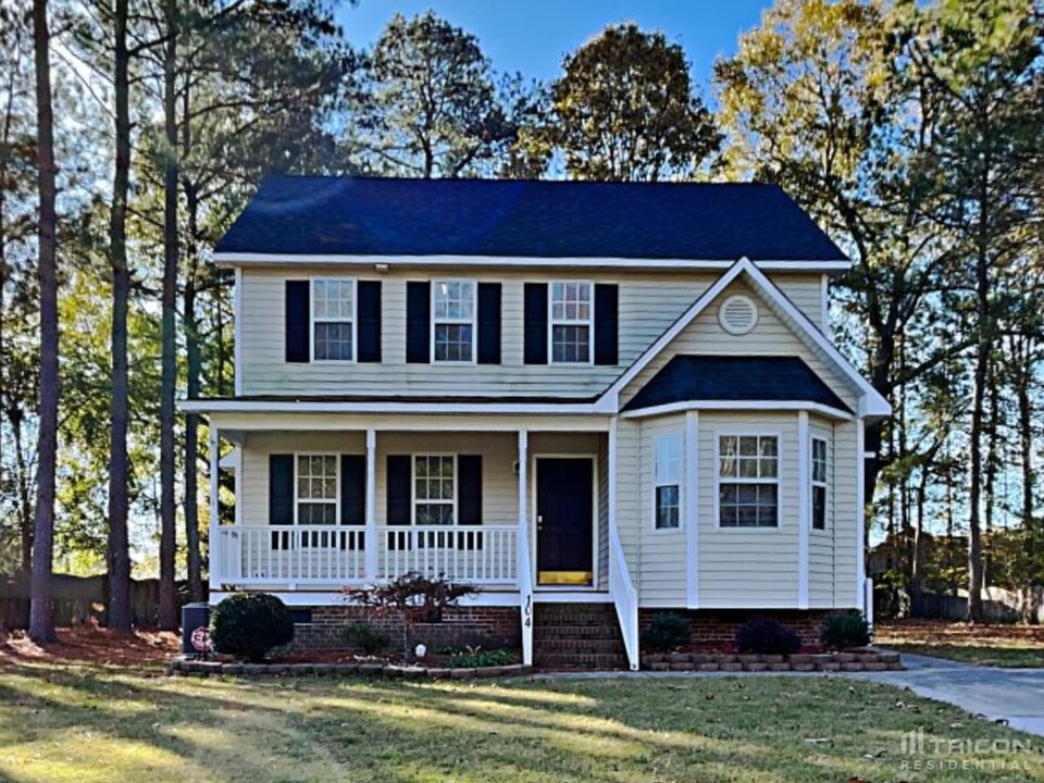 104 Roundtree Ct in Clayton, NC - Building Photo