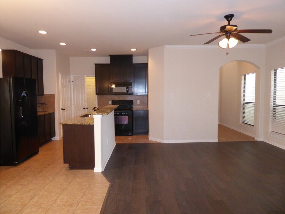 6719 Honey Harvest Ln in Houston, TX - Building Photo