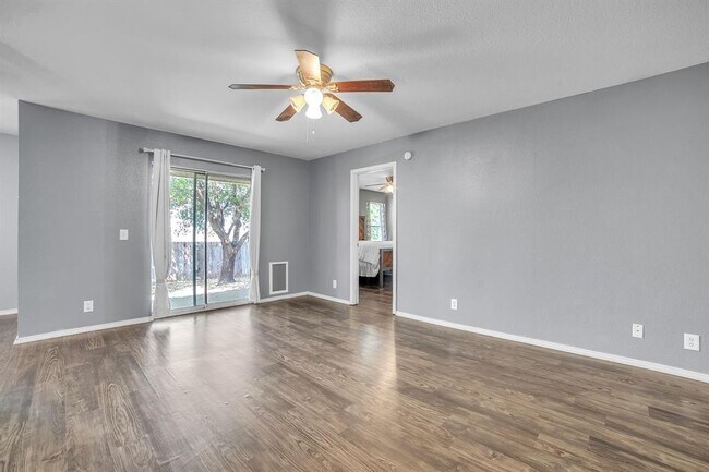 3005 Tyler Ln in Taylor, TX - Building Photo - Building Photo