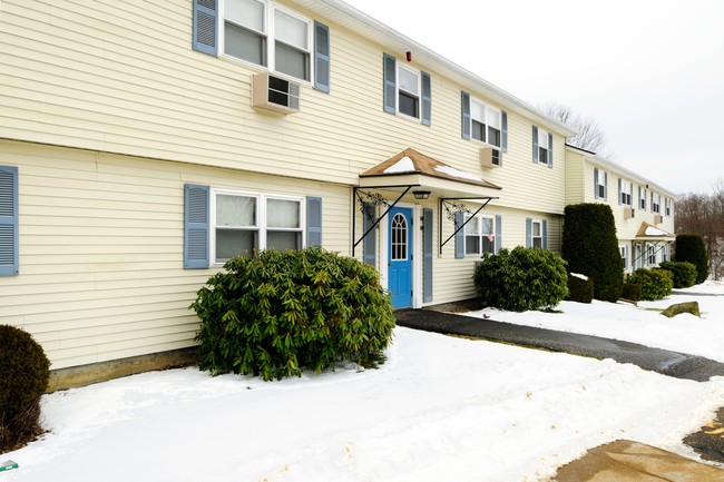 Stafford Heights Apartments in Charlton, MA - Building Photo - Building Photo