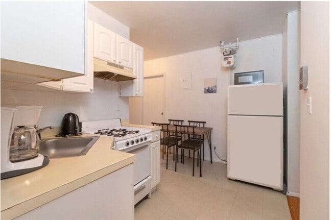 304e E 95th St in New York, NY - Building Photo - Building Photo