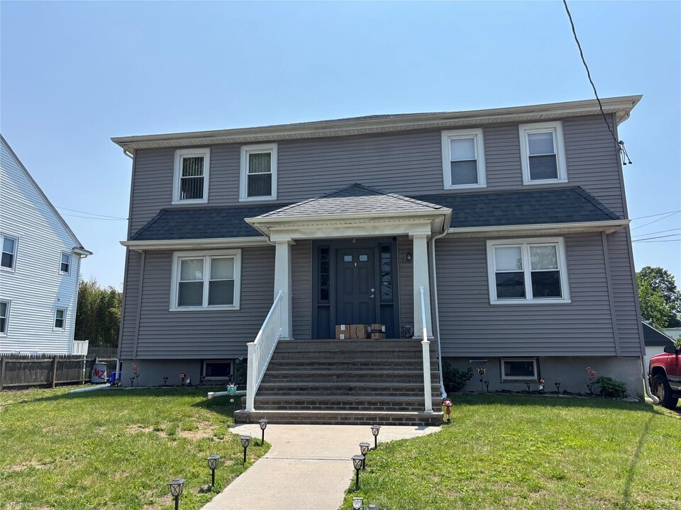 6 Florence St in Baldwin, NY - Building Photo