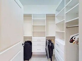 70 Maple St in Middlebury, VT - Building Photo