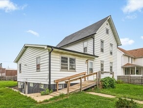 305 N Holcomb Ave in Milledgeville, IL - Building Photo - Building Photo