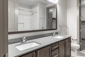 Trace Midtown Luxury Apartments in Atlanta, GA - Building Photo - Interior Photo