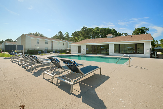 The Retreat at Hidden Bay Apartment Homes in St. Marys, GA - Foto de edificio