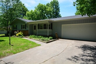607 Hillcrest Ave in Nixa, MO - Building Photo - Building Photo