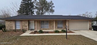 2314 Oakdale Dr E in Orange Park, FL - Building Photo
