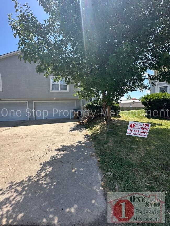 503 Andypaul Ct in Raymore, MO - Building Photo - Building Photo