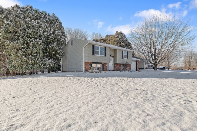 4210 Trotwood Ln in Clay, NY - Building Photo - Building Photo