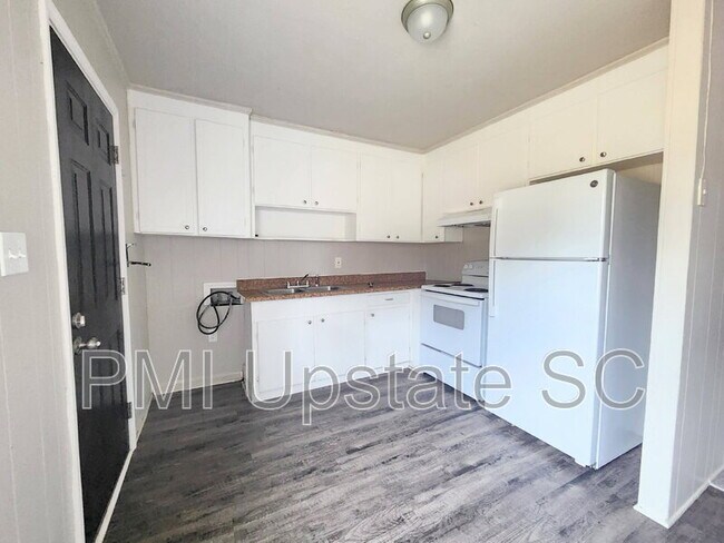 700a Fairview St in Fountain Inn, SC - Building Photo - Building Photo