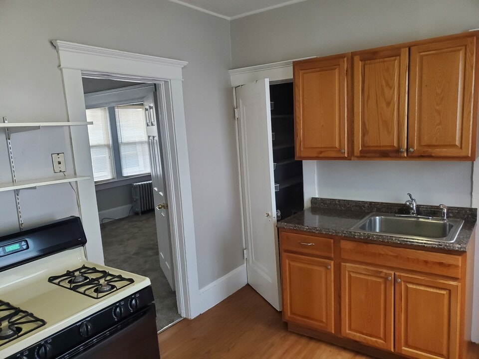 125 Main St, Unit 3 in South River, NJ - Building Photo