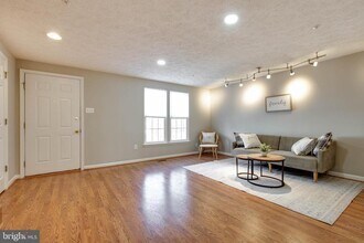 8117 Ellen Way in Savage, MD - Building Photo - Building Photo