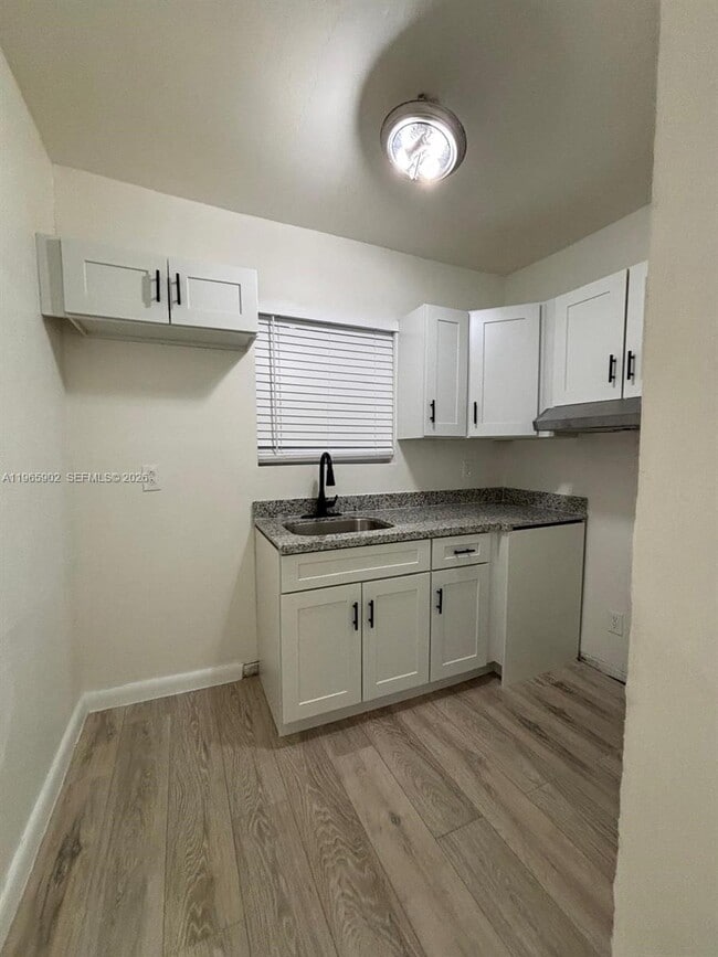 200 NW 13th St in Miami, FL - Building Photo - Building Photo