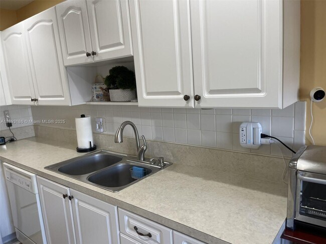 1640 NW 19th Terrace in Delray Beach, FL - Building Photo - Building Photo