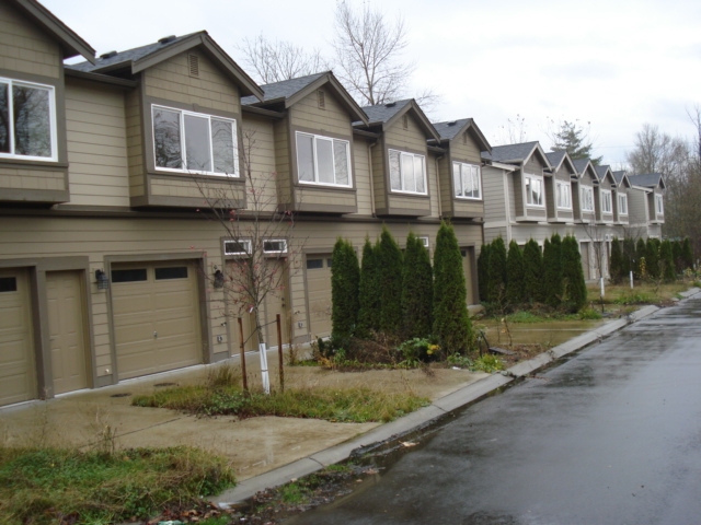 Rolling Hills in Renton, WA - Building Photo