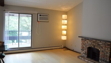 6245 Charing Cross Ln, Unit D in Middleton, WI - Building Photo - Building Photo