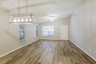 16203 10th St in Pembroke Pines, FL - Foto de edificio - Building Photo