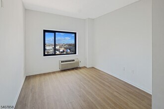 1 Carriage City Plz in Rahway, NJ - Building Photo - Building Photo