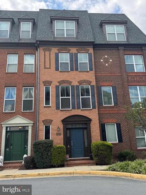 property at 1415 Trafalgar Ln