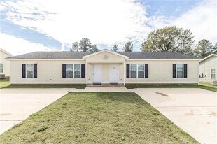 137 Ronald Pride Blvd in Fort Valley, GA - Building Photo